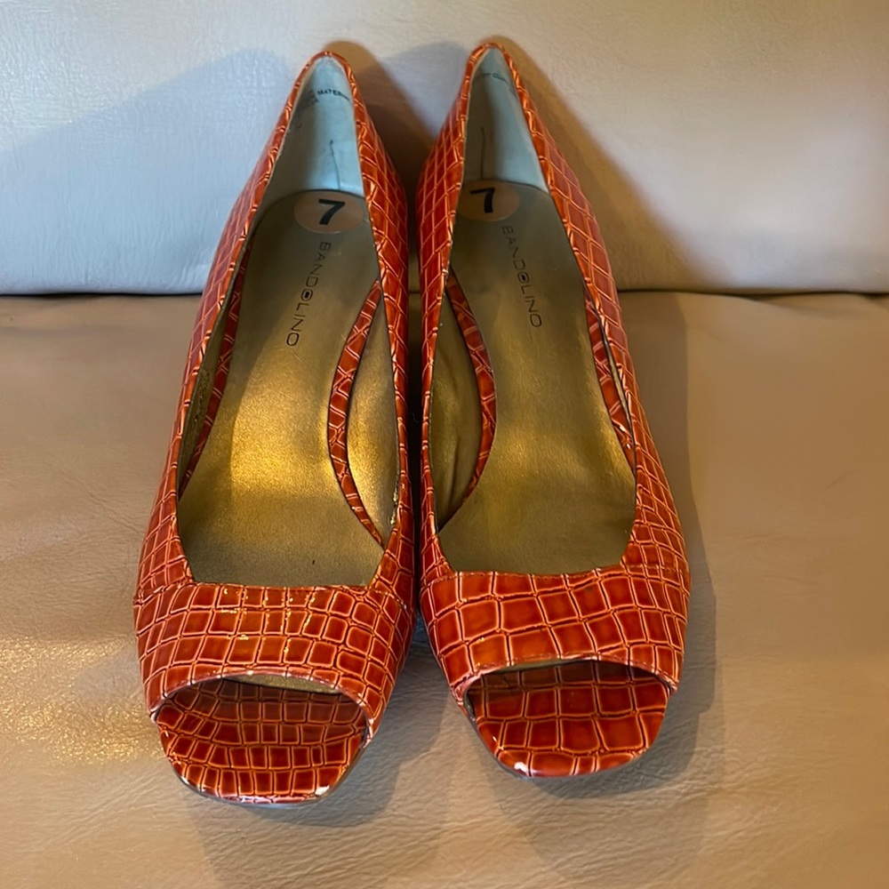 Bandolino orange crocodile print edge sandals.